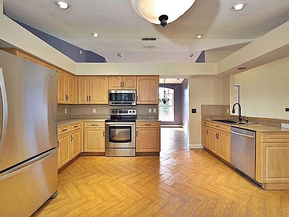 5th image of 10340 Northglen Dr