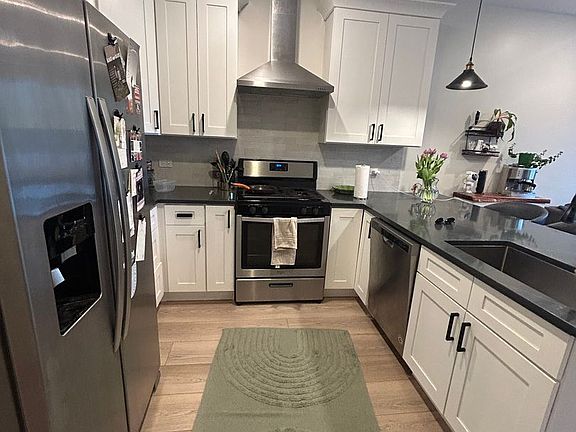 5th image of 1646 W Belmont Ave #204