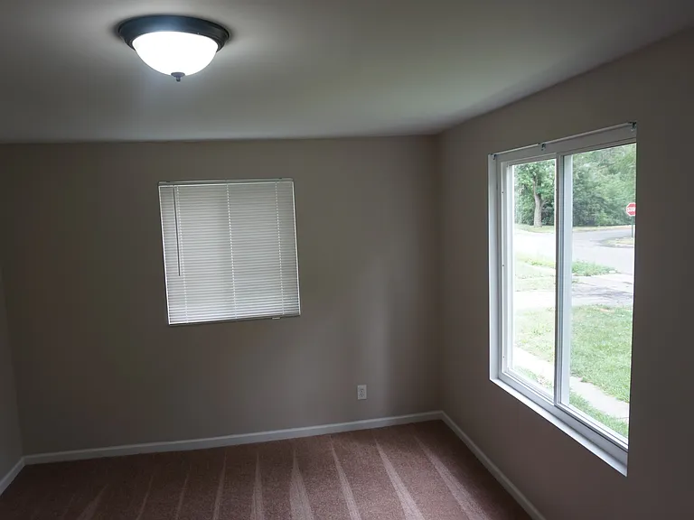 29134 Glenwood St — Photo 3