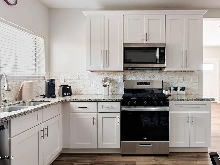 1514 E Fillmore St — Photo 3