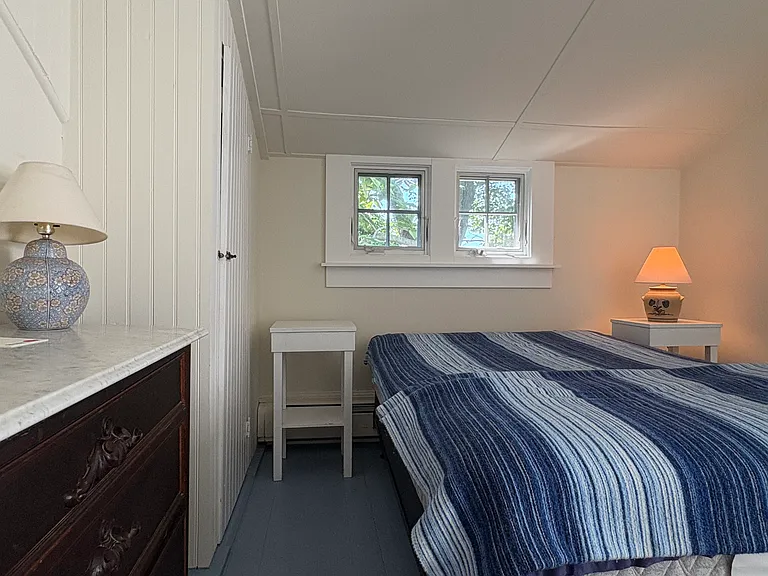 528 Third Beach Rd — Photo 15