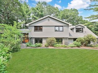 8 Fox Hill Dr, Wilbraham, MA 01095