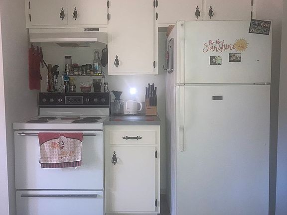 3rd image of 404 W Schumacher St
