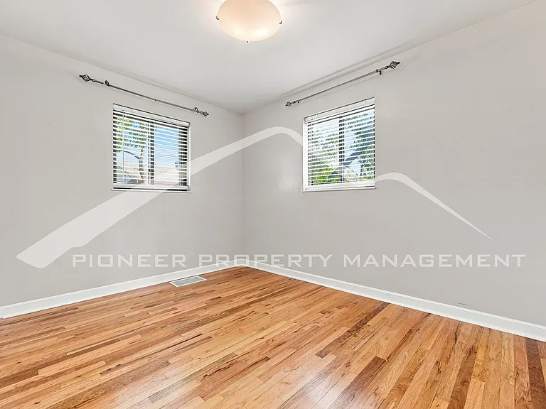 3270 Newport St — Photo 10