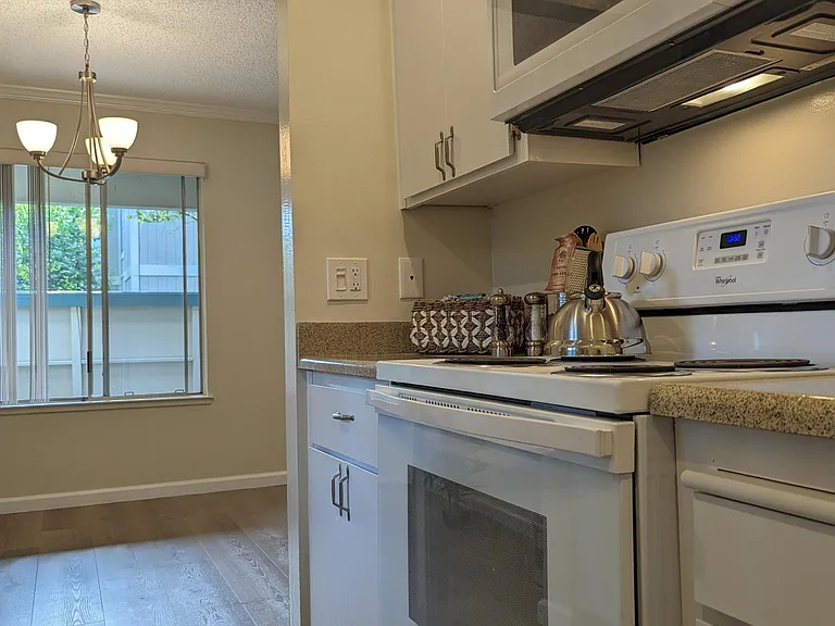 Live Oak Apartments — Photo 43