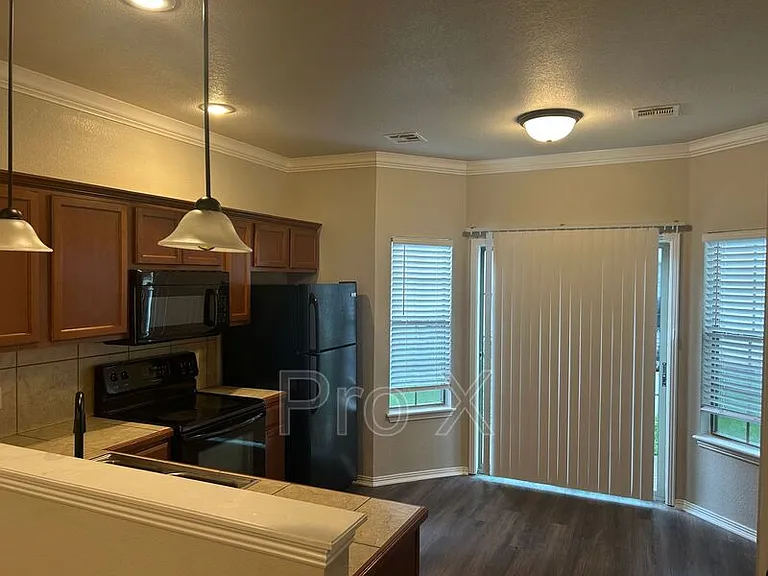 2670 N Valencia Ave #2670 N VALENCIA AVE — Photo 3