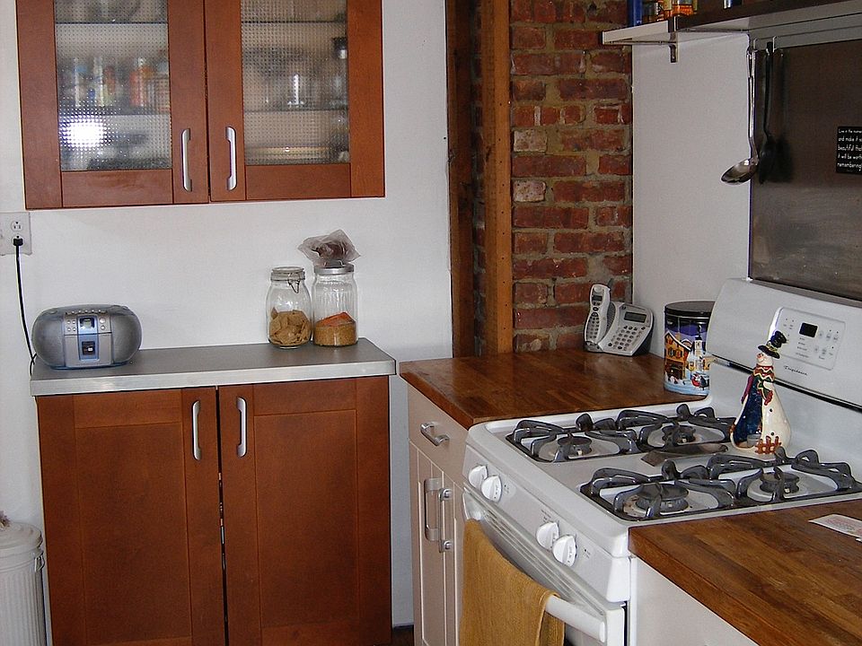 2nd image of 21 E Green St