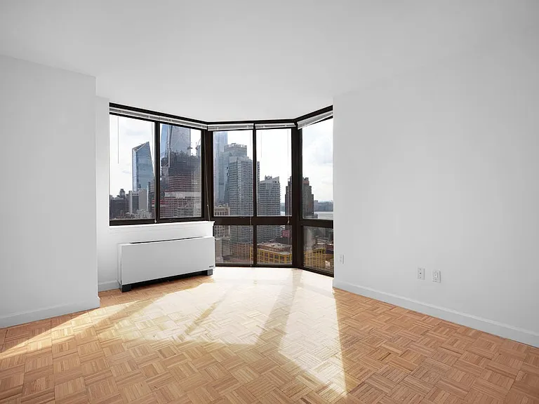 420 W 42nd St #38F — Photo 3
