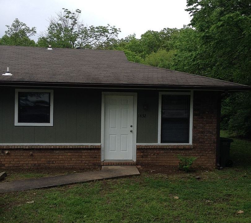 1st image of 1432 SE Farmers Dr