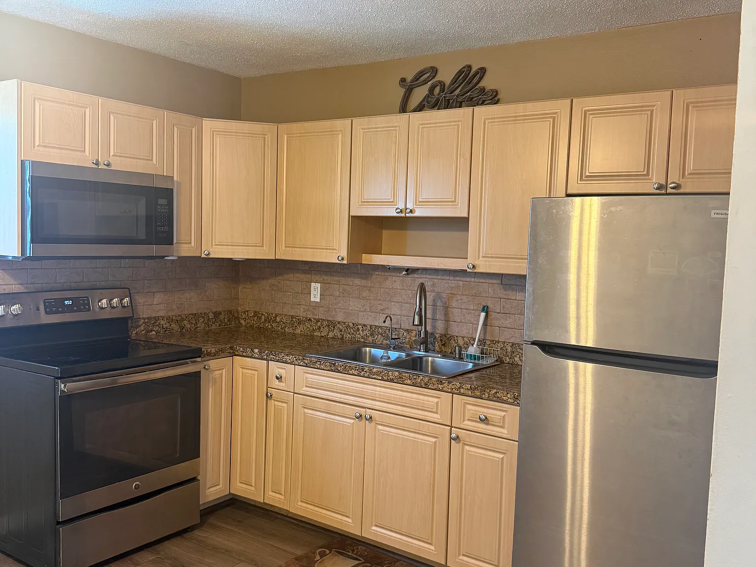 2 bed, 850 sqft, $1,850 — Photo 1