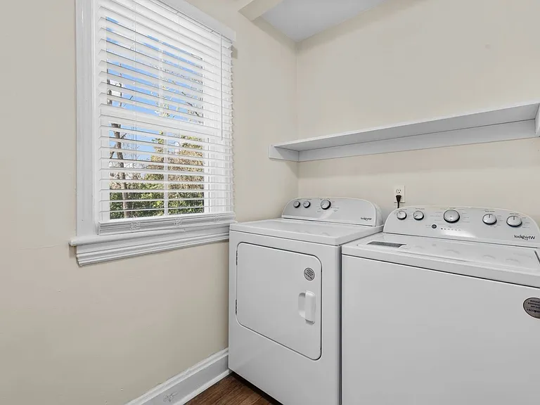 906 Clarendon St #A — Photo 13
