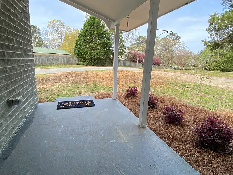 105 Blackburn Rd W — Photo 9