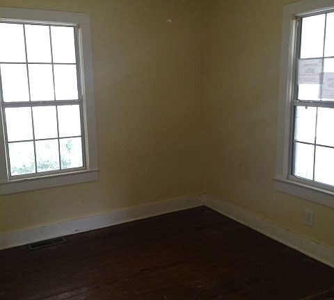 2nd image of 430 Bayless St