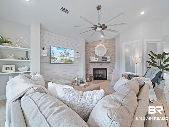 3rd image of 270 Cypress Bend Dr