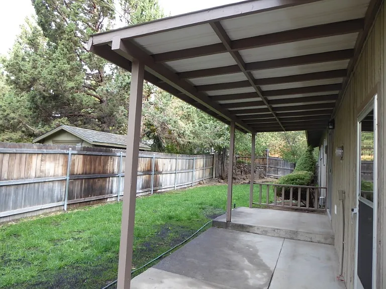 157 SE Craven Rd — Photo 2