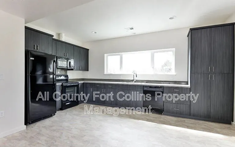 225 Green Leaf St #7 — Photo 2