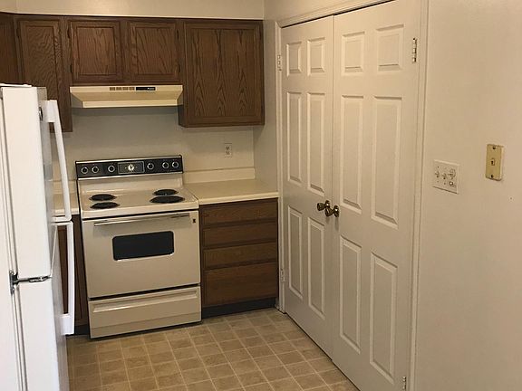 Double door to laundry