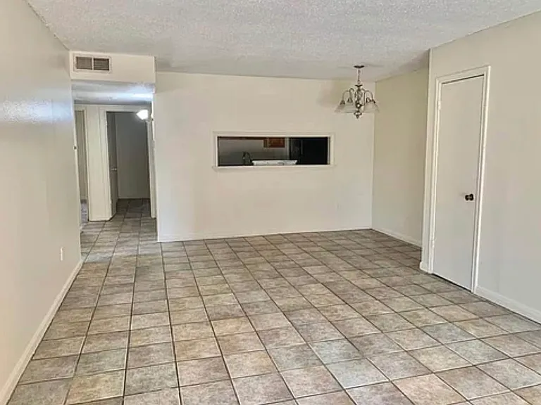 705 Vouray Dr — Photo 6