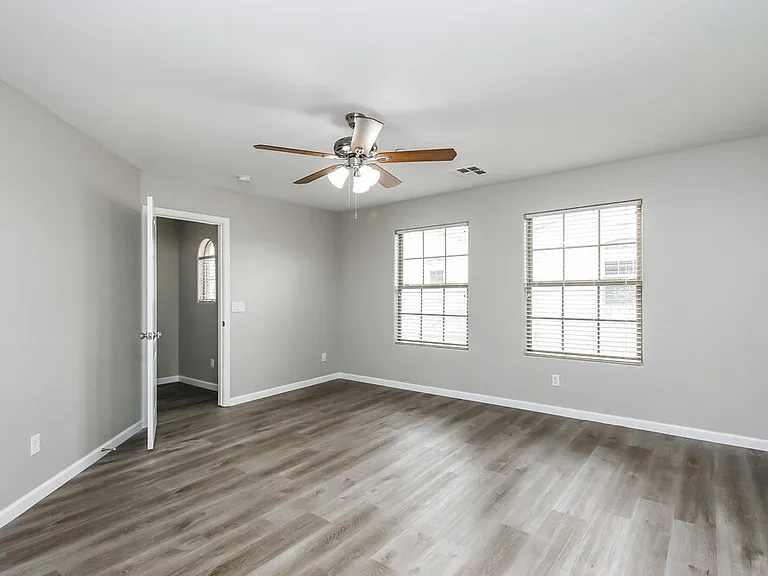 2707 E Bart St — Photo 11