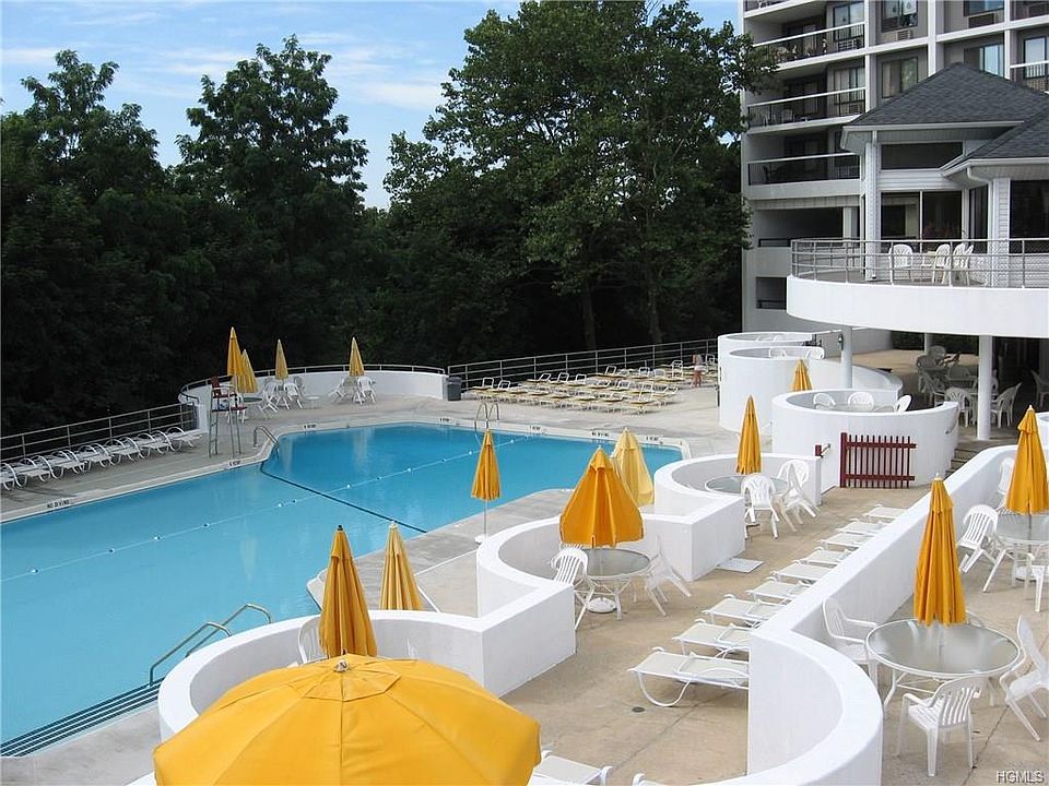 1st image of 400 High Point Dr APT 401