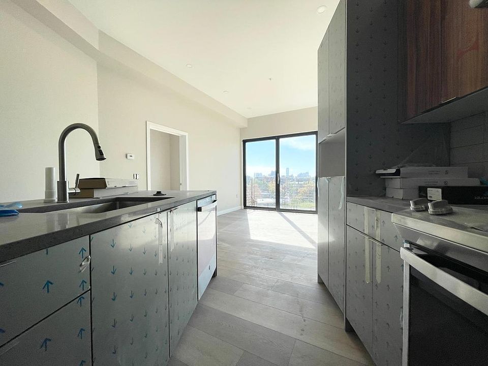 1st image of 517 Poplar St #310H