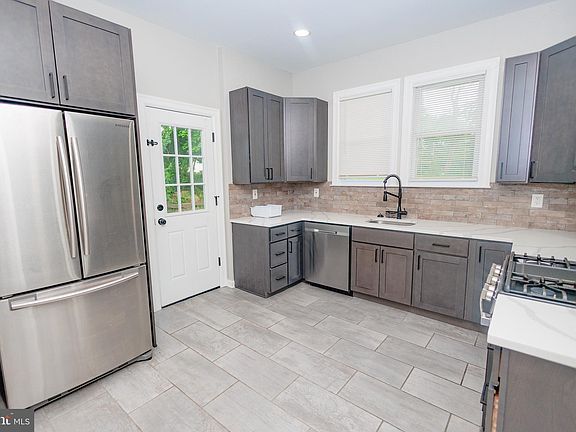 5th image of 140 Delsea Dr S APT 1