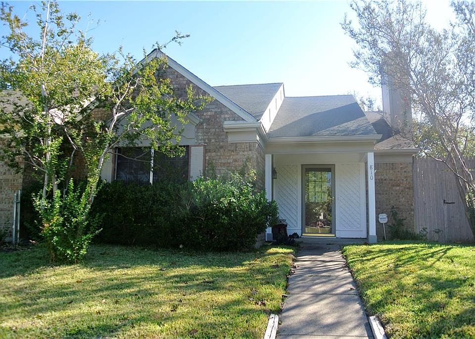 1st image of 810 Versailles Dr