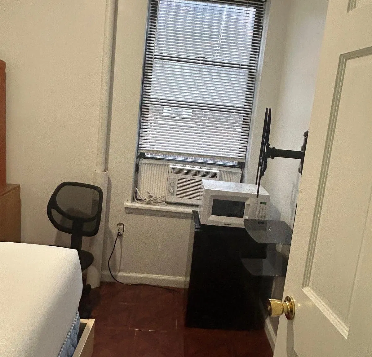3 bed, $1,100 — Photo 3