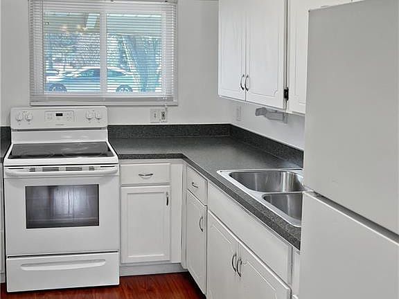 5th image of 3116 W Lincolnshire Blvd