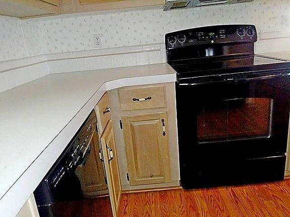 4th image of 410 Kingslake Dr