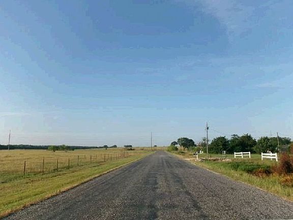 Exterior Neighborhood (street photo)