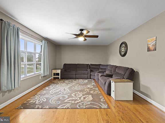 3rd image of 3507 Carsinwood Dr