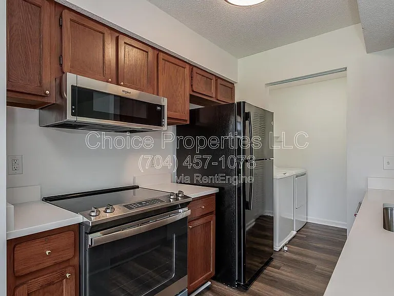 11042 Running Ridge Rd — Photo 6