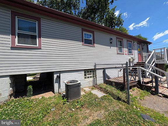 2nd image of 604 Harris Ave