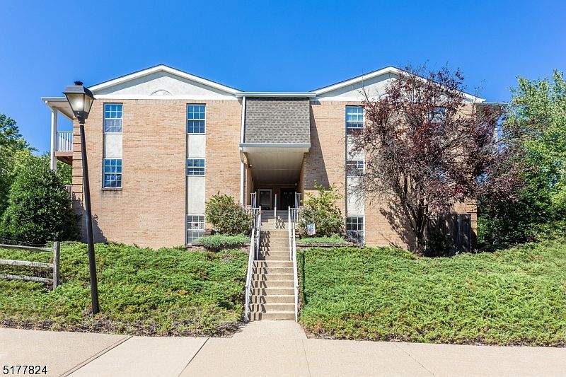 1st image of 107 Vista Dr #107