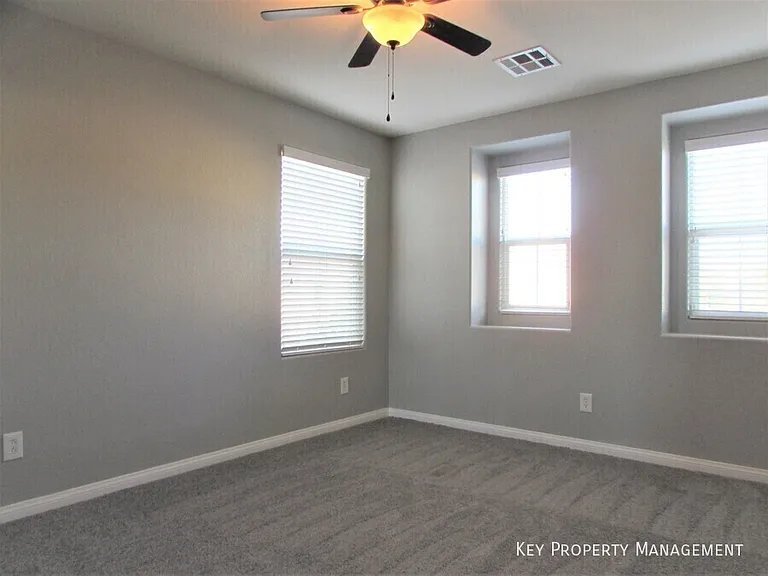 2021 Brush Stroke St — Photo 13