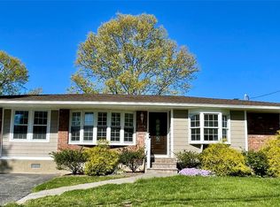 5 Fruitwood Ln, Commack, NY 11725