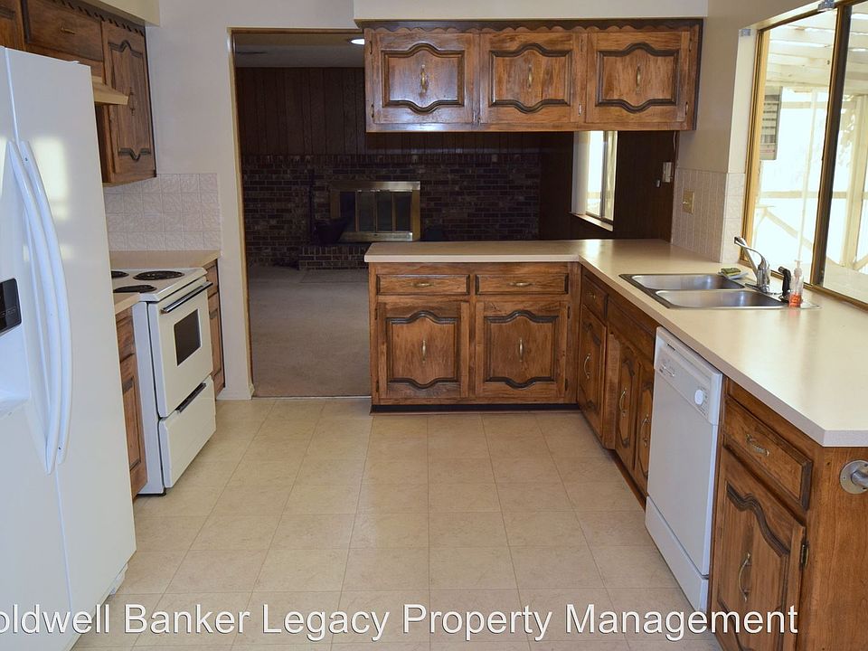 1st image of 3808 Madrid Dr NE