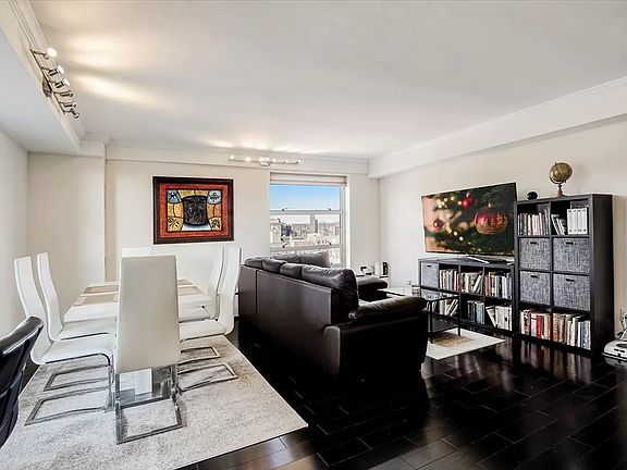 5th image of 100 La Salle St APT 11G