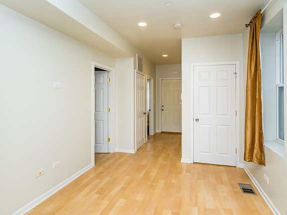 2nd image of 942 Marengo Ave APT 1
