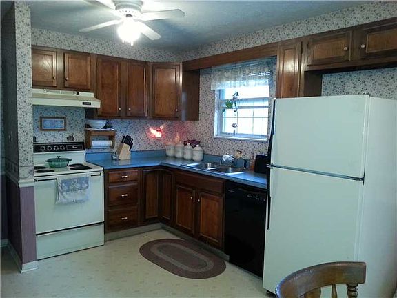 3rd image of 7905 Lacy Dr