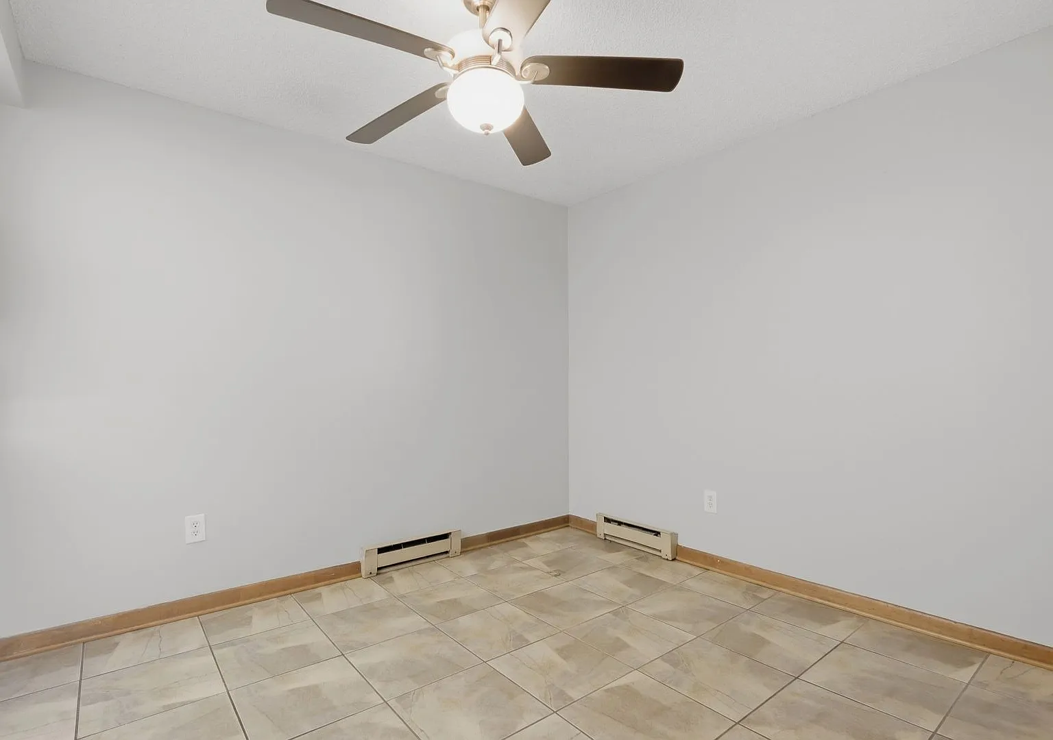 Ground floor 2 bed 1 bath Condo in the Pier Point Village Neighborhood — Photo 2