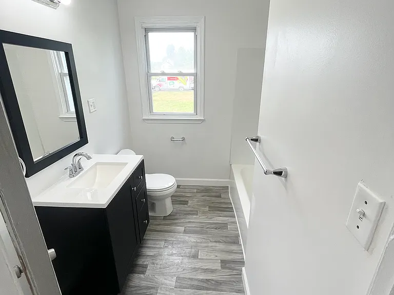 2516 N Dupont Pkwy — Photo 23