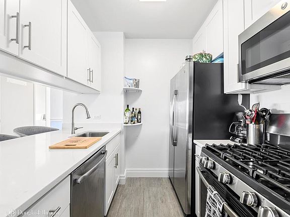 4th image of 205 E 95th St APT 31J