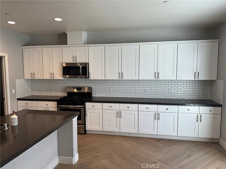 501 Villa Way — Photo 13