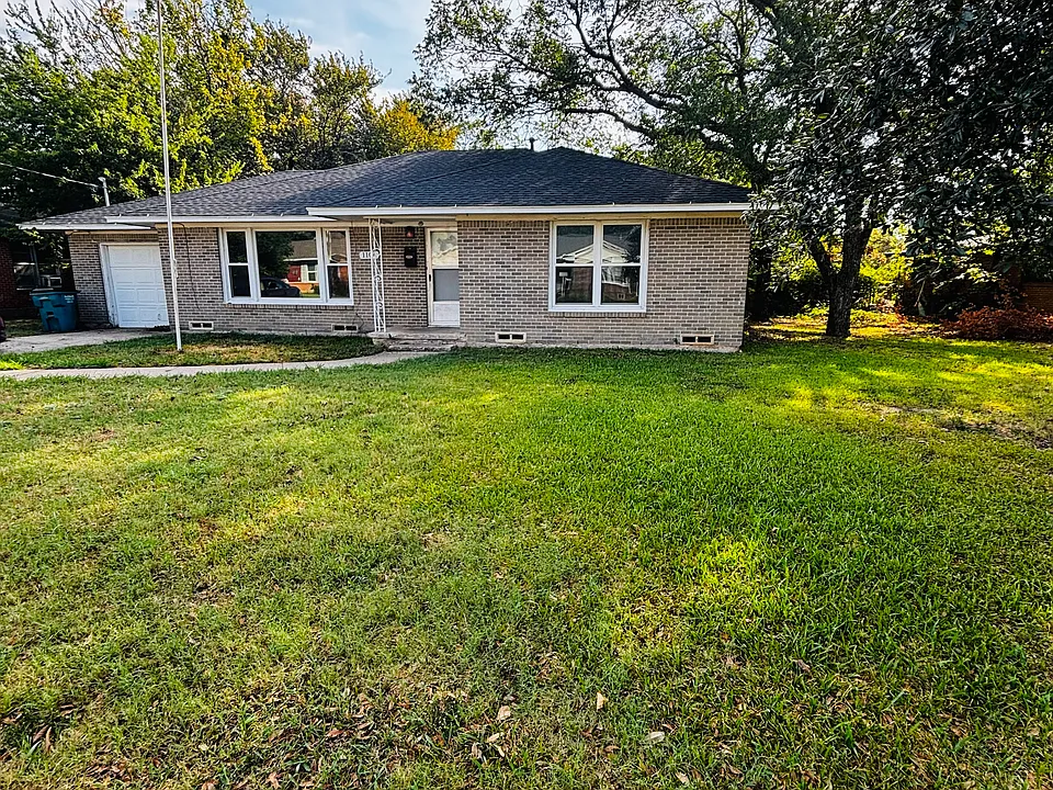 1104 Magnolia St