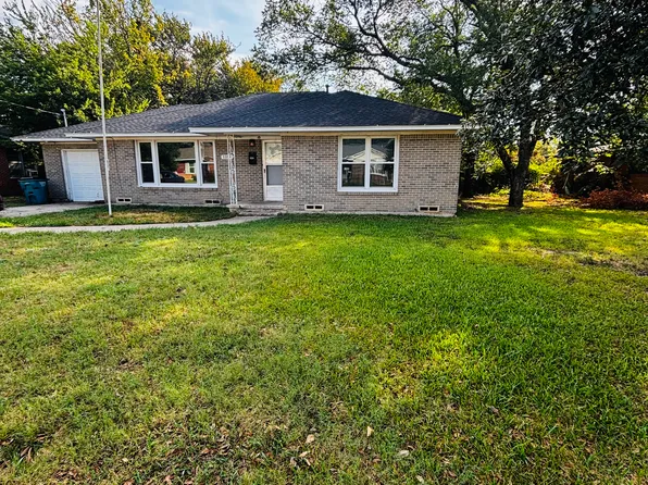 1104 Magnolia St, Gainesville, TX 76240