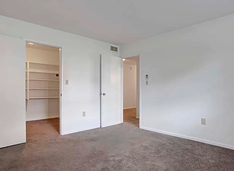 Corliss Apartments — Photo 7