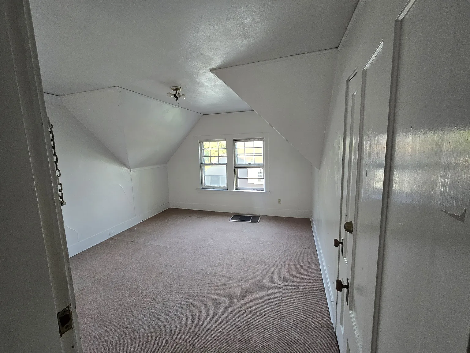3 bed, 2000 sqft, $3,300 — Photo 3
