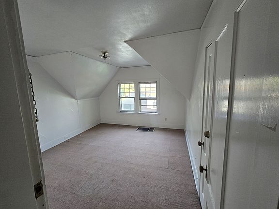 3rd image of 403 College St